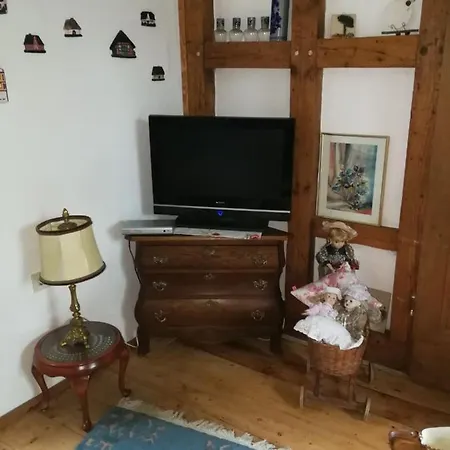 Alte Schule Kirmutscheid 別荘